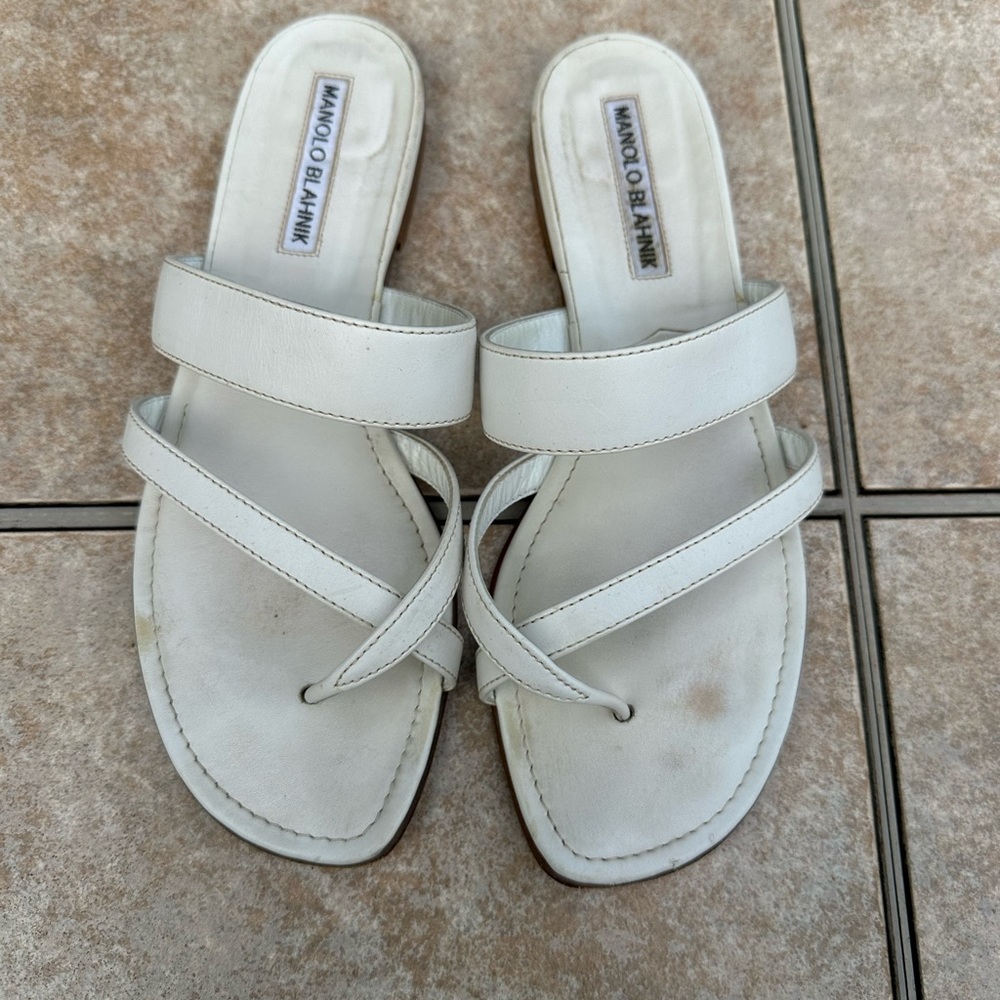Manolo Blahnik
Susa Flat Leather Sandals - Picture 3 of 15